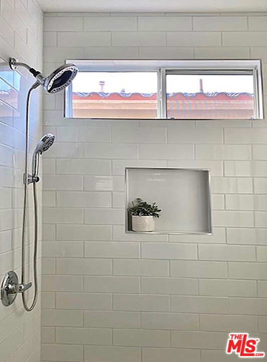 699 Alta Ridge Palm Springs, CA 92262 - Photo 13 of 31 a utility room with a shower