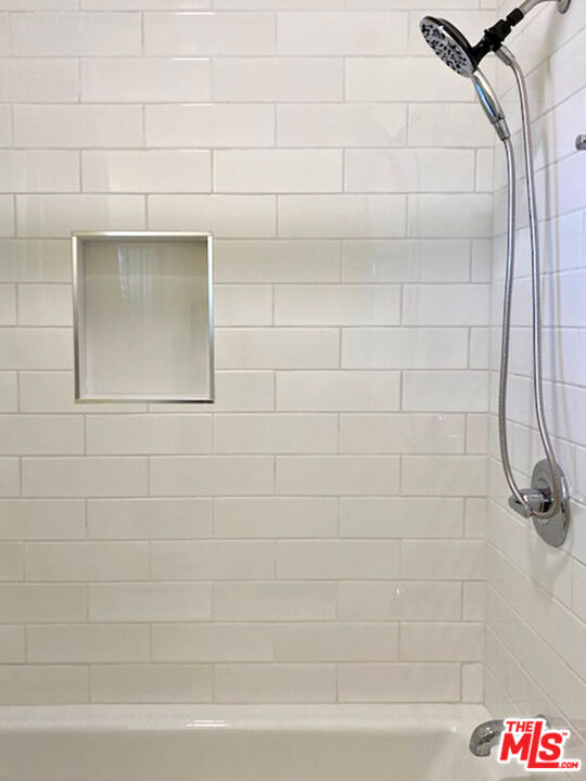 699 Alta Ridge Palm Springs, CA 92262 - Photo 17 of 31 a bathroom with a shower