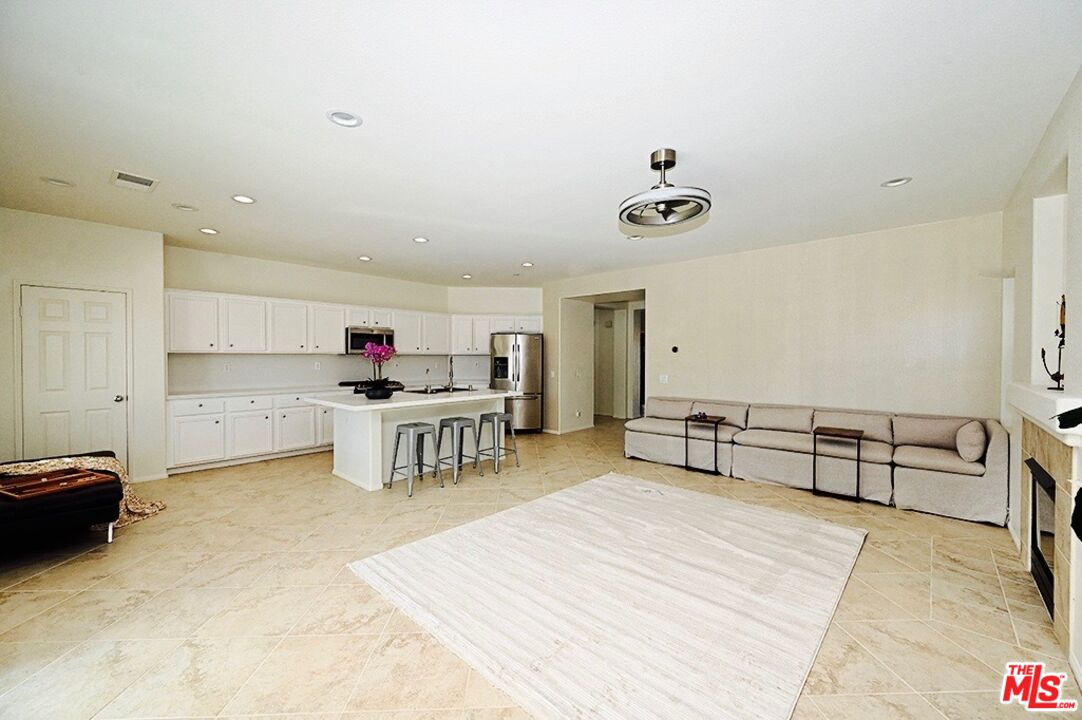 699 Alta Ridge Palm Springs, CA 92262 - Photo 10 of 31 a bedroom with furniture and a table