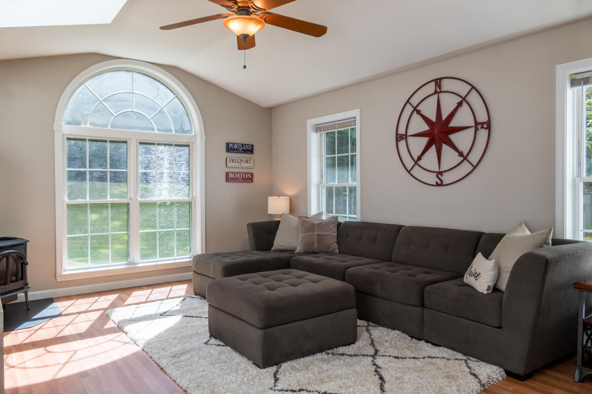 451 Pownal Road Freeport, ME 04032 - Photo 16 of 57 22-Living room (4 of 5)