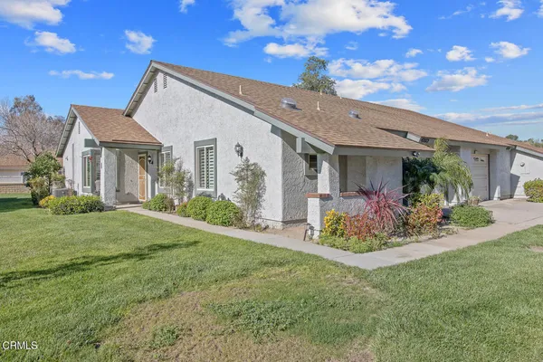 a view of a house with backyard and garden