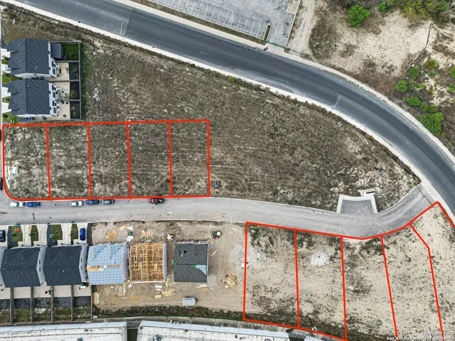 a view of entryway with outdoor area