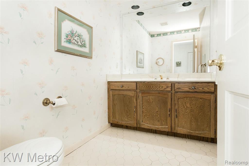 1659 North Kilburn Road Rochester Hills, MI 48306 - Photo 21 of 42