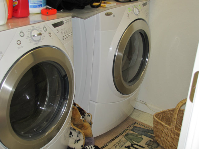8992 Del Rio Circle Gilroy, CA 95020 - Photo 9 of 19 a utility room with dryer and washer