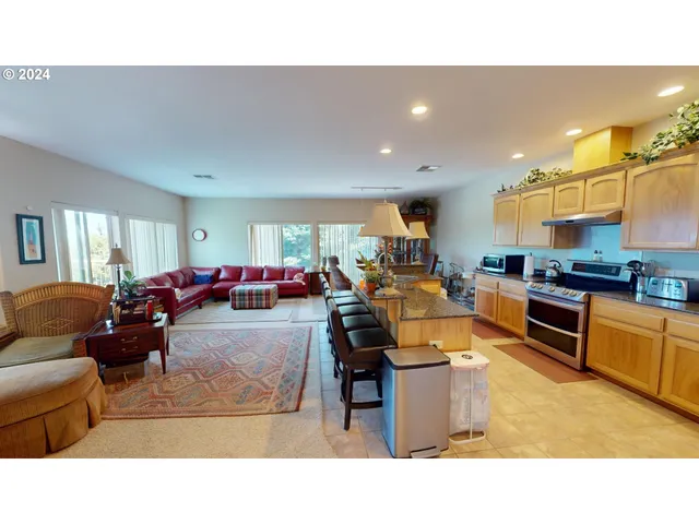 $565,000 | 94244 10th Street, Gold Beach, OR 97444