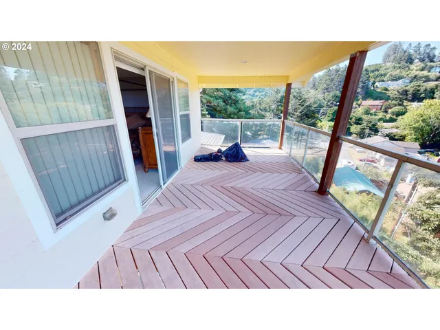 $565,000 | 94244 10th Street, Gold Beach, OR 97444