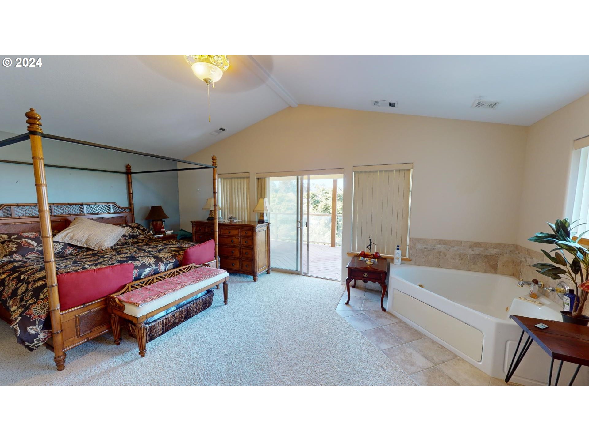 94244 10th Street Gold Beach, OR 97444 - Photo 19 of 39 Owner's Suite Bedroom