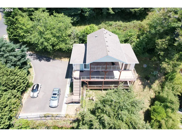 $565,000 | 94244 10th Street, Gold Beach, OR 97444