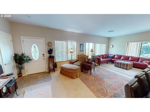 $565,000 | 94244 10th Street, Gold Beach, OR 97444