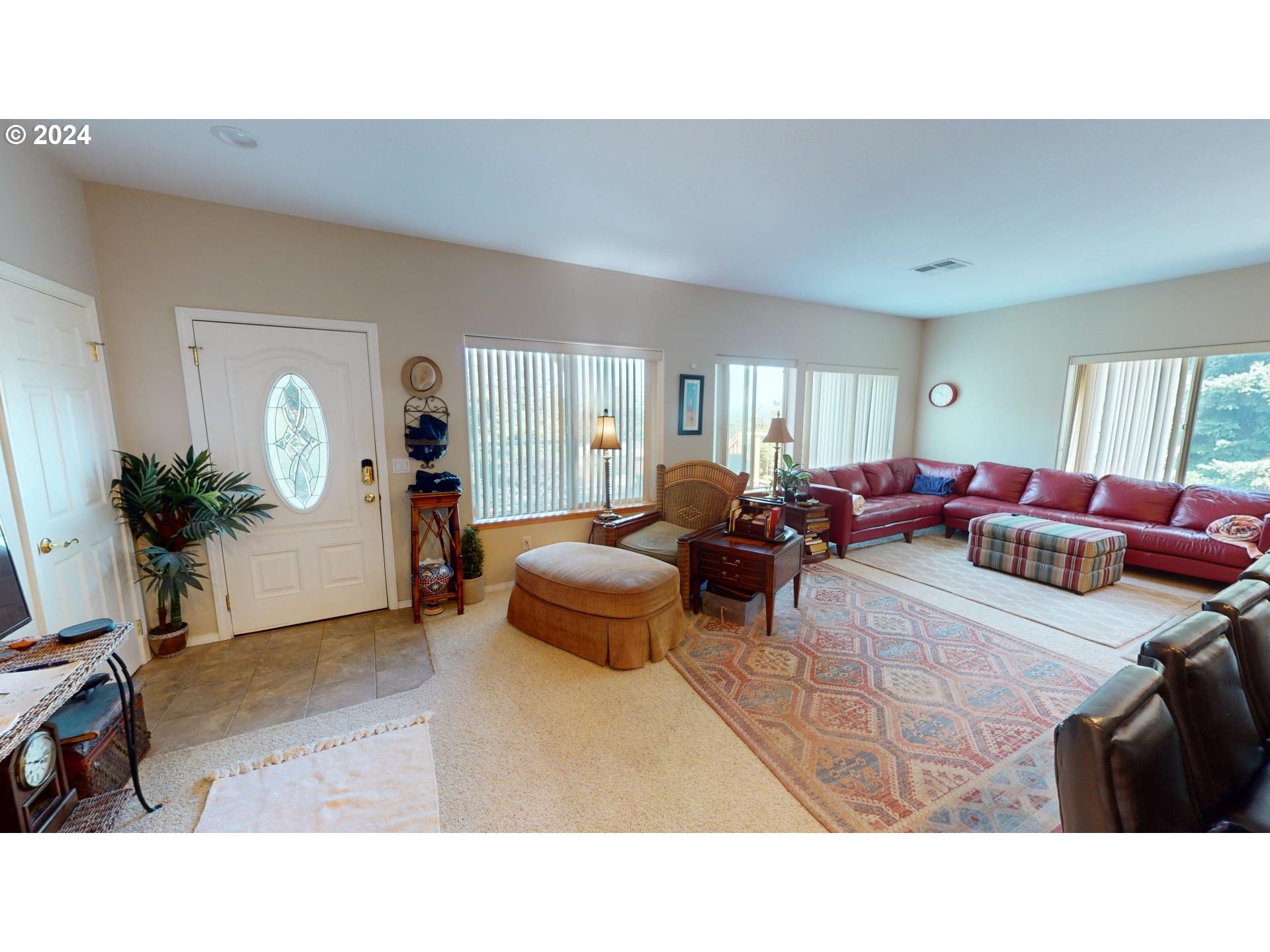 94244 10th Street Gold Beach, OR 97444 - Photo 3 of 39 Living Room