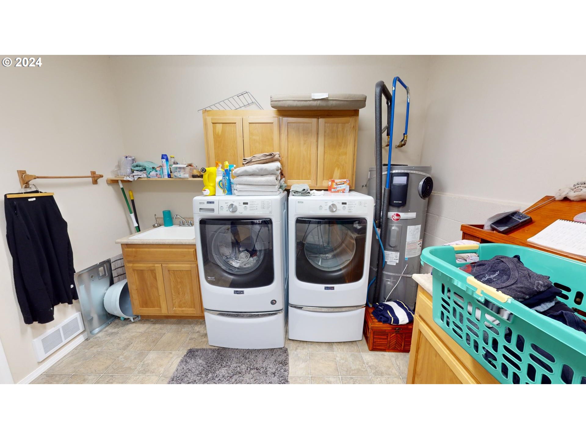 94244 10th Street Gold Beach, OR 97444 - Photo 36 of 39 Family Room