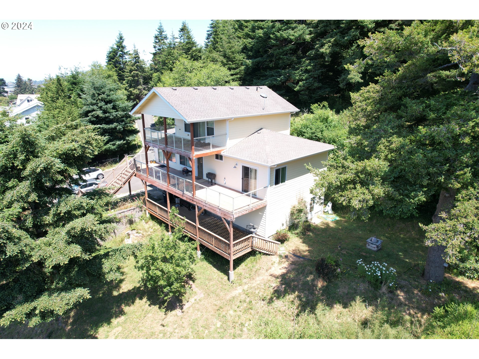 94244 10th Street Gold Beach, OR 97444 - Photo 38 of 39 Laundry