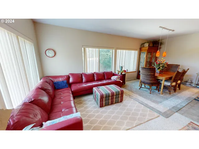 $565,000 | 94244 10th Street, Gold Beach, OR 97444