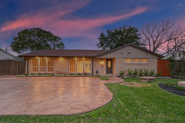 $449,000 | 5422 Willowbend Boulevard, Houston, TX 77096