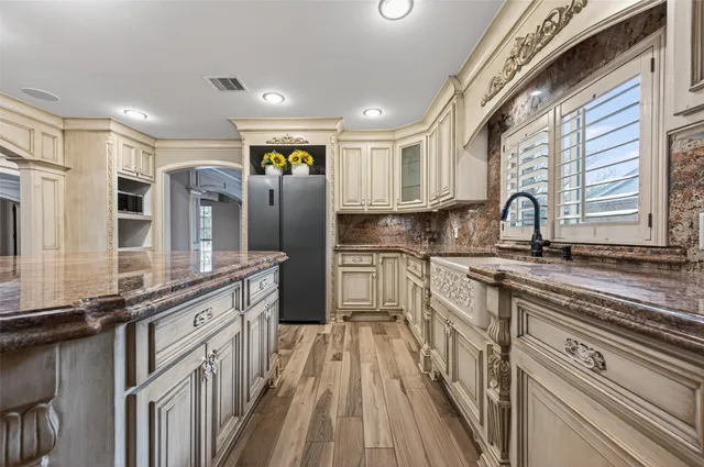 $449,000 | 5422 Willowbend Boulevard, Houston, TX 77096