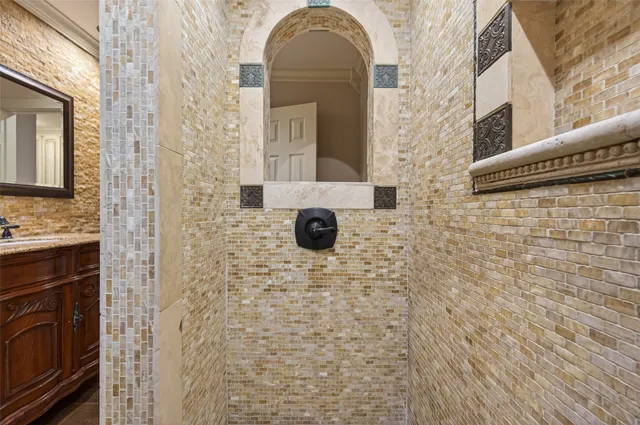 $449,000 | 5422 Willowbend Boulevard, Houston, TX 77096