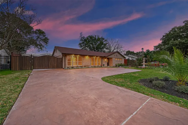$449,000 | 5422 Willowbend Boulevard, Houston, TX 77096