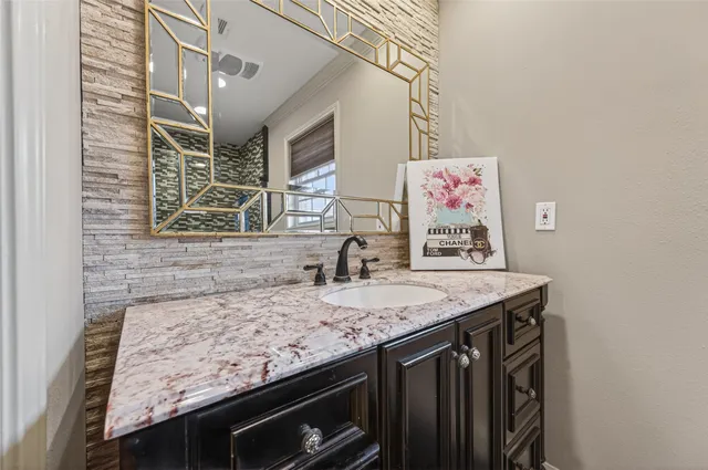 $449,000 | 5422 Willowbend Boulevard, Houston, TX 77096