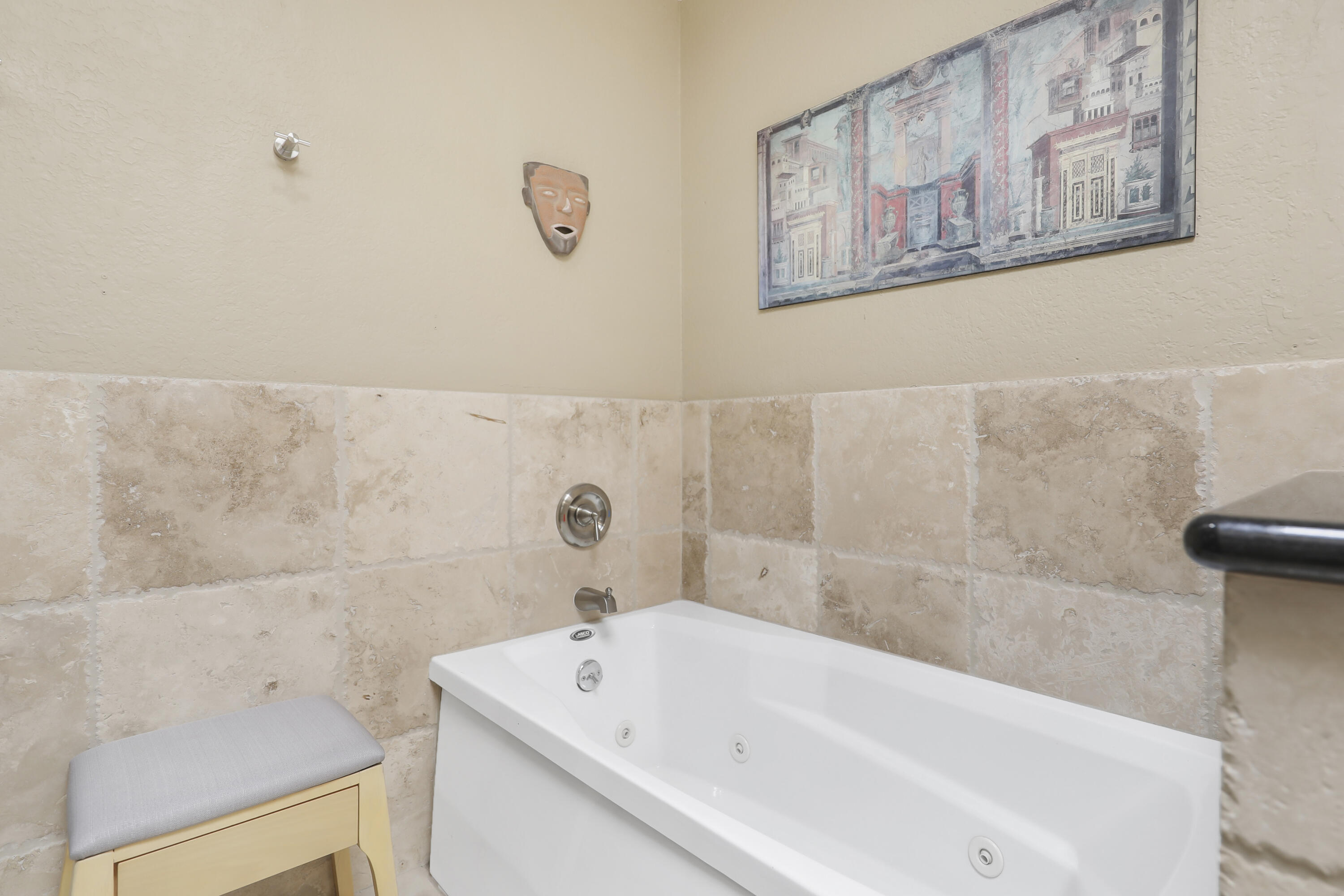 78950 Starlight Lane Bermuda Dunes, CA 92203 - Photo 22 of 40 a bathroom with a bathtub