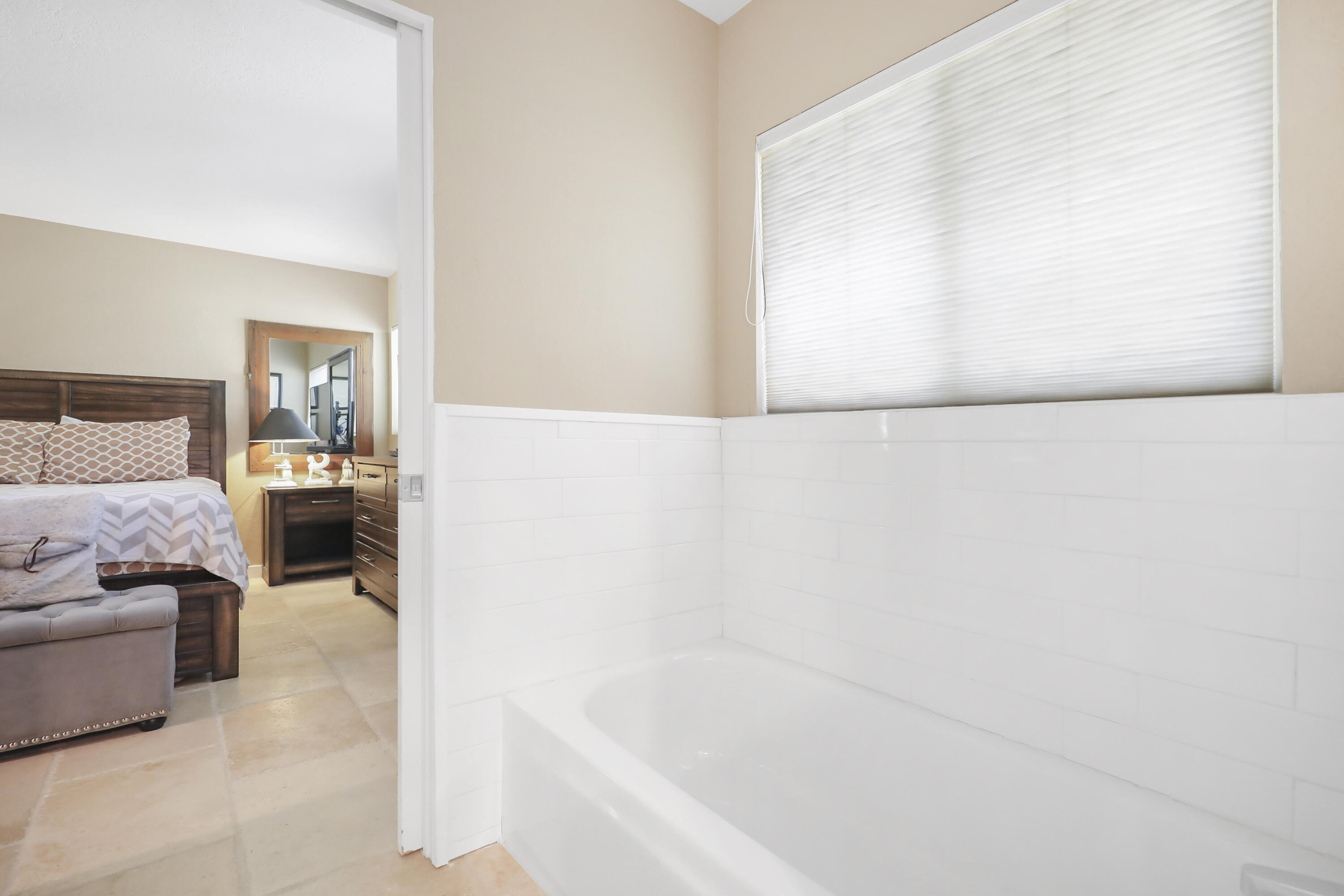 78950 Starlight Lane Bermuda Dunes, CA 92203 - Photo 25 of 40 a en suite bathroom with a bathtub and a sink