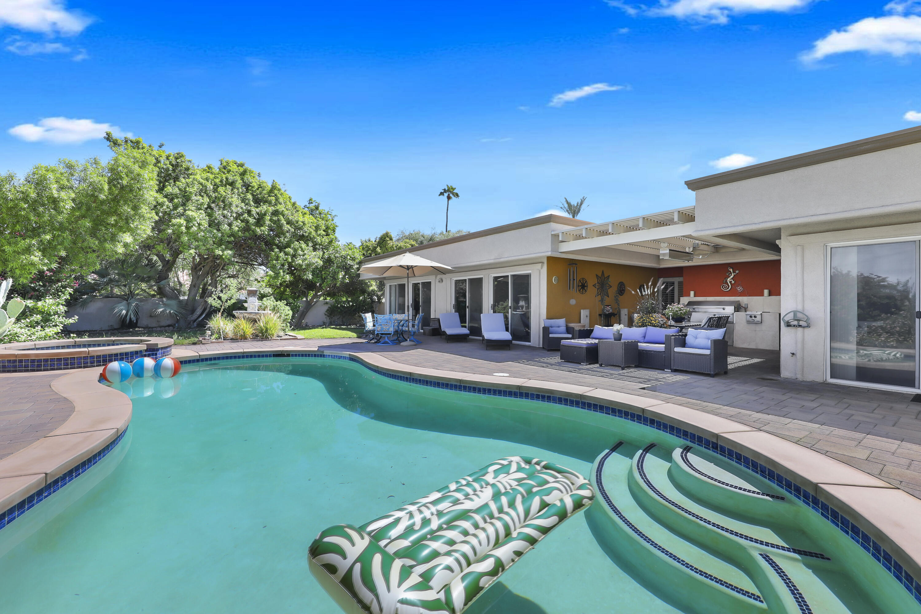 78950 Starlight Lane Bermuda Dunes, CA 92203 - Photo 33 of 40 a front view of a house with garden