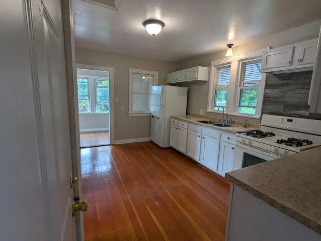 $2,025 | 947 6th Street East, St. Paul, MN 55106