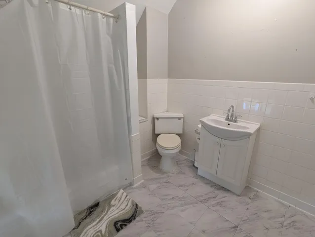 $2,025 | 947 6th Street East, St. Paul, MN 55106