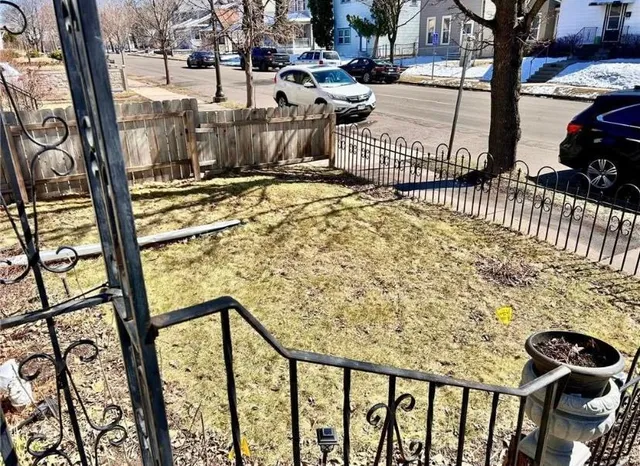 $2,025 | 947 6th Street East, St. Paul, MN 55106