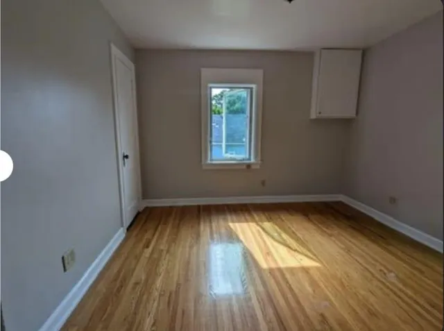 $2,025 | 947 6th Street East, St. Paul, MN 55106