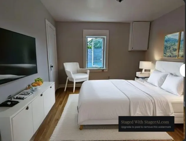 $2,025 | 947 6th Street East, St. Paul, MN 55106