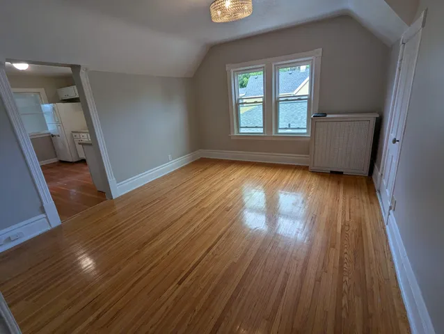 $2,025 | 947 6th Street East, St. Paul, MN 55106