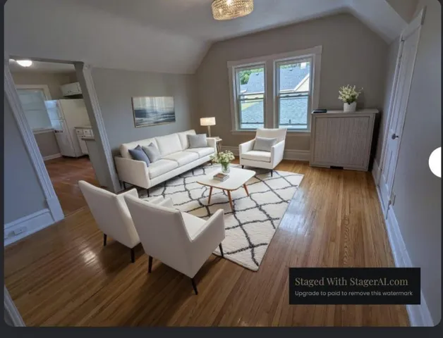 $2,025 | 947 6th Street East, St. Paul, MN 55106