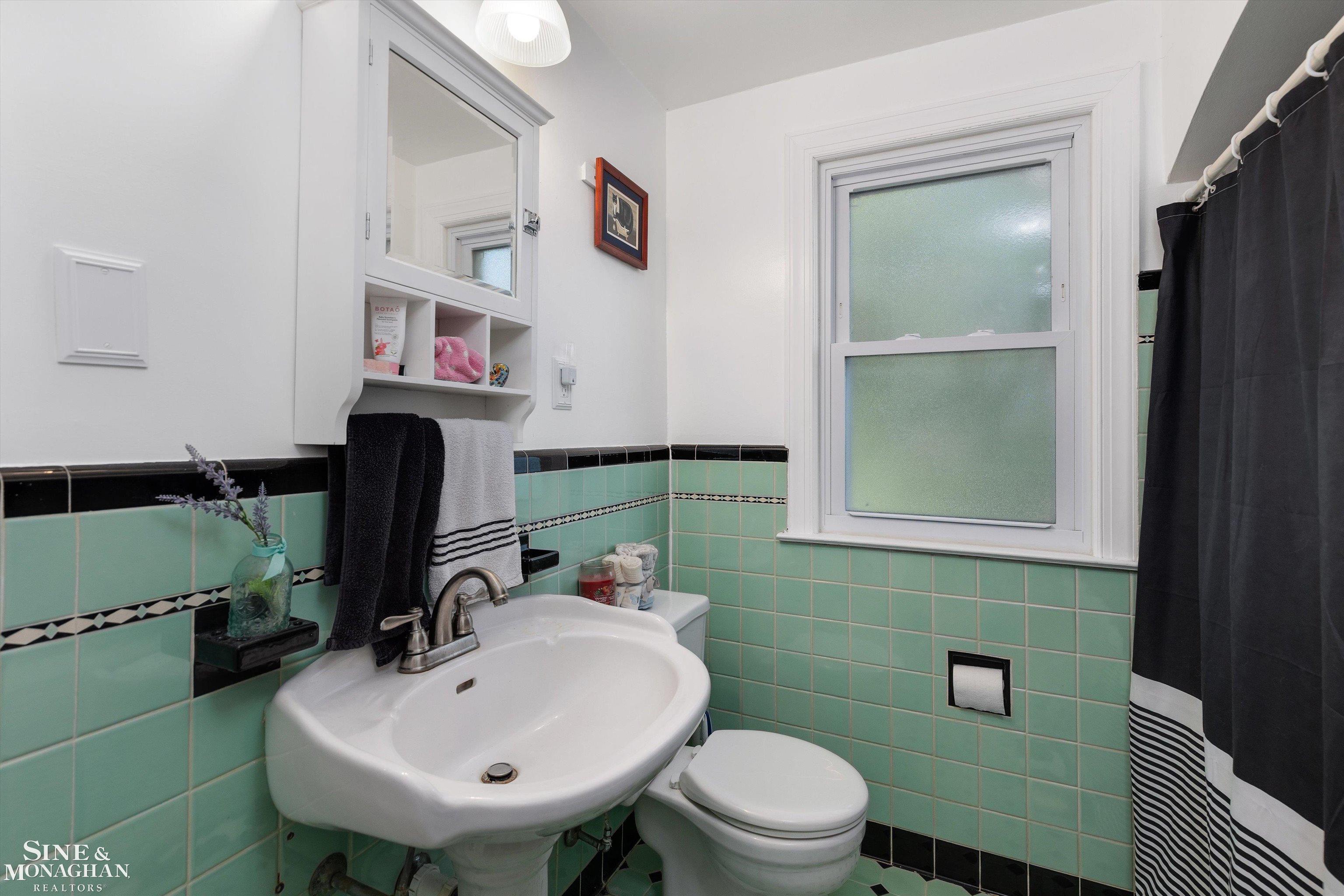 1291 Roslyn Road Grosse Pointe Woods, MI 48236 - Photo 25 of 39