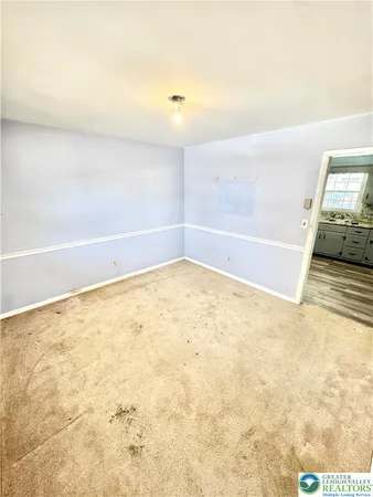 a view of empty room with window