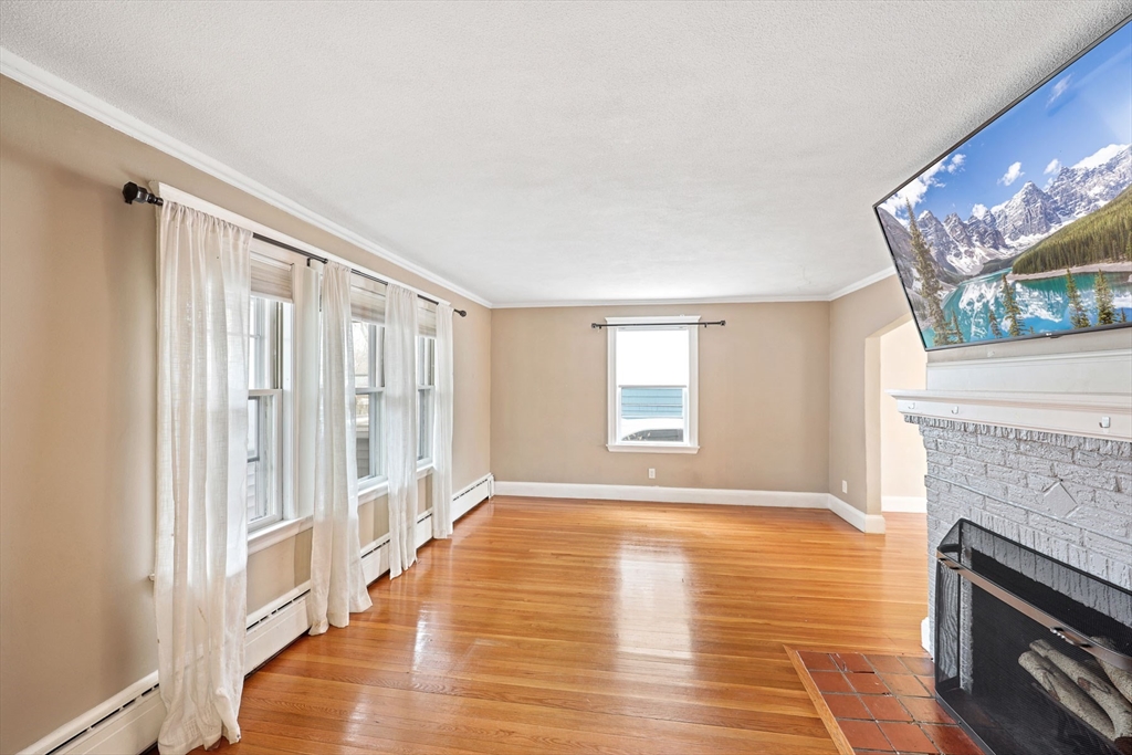142 Derby Road Melrose, MA 02176 - Photo 3 of 31 Gallery Image 3