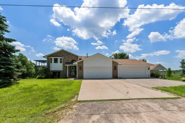 $670,000 | 110 132nd Avenue Northeast, Blaine, MN 55434