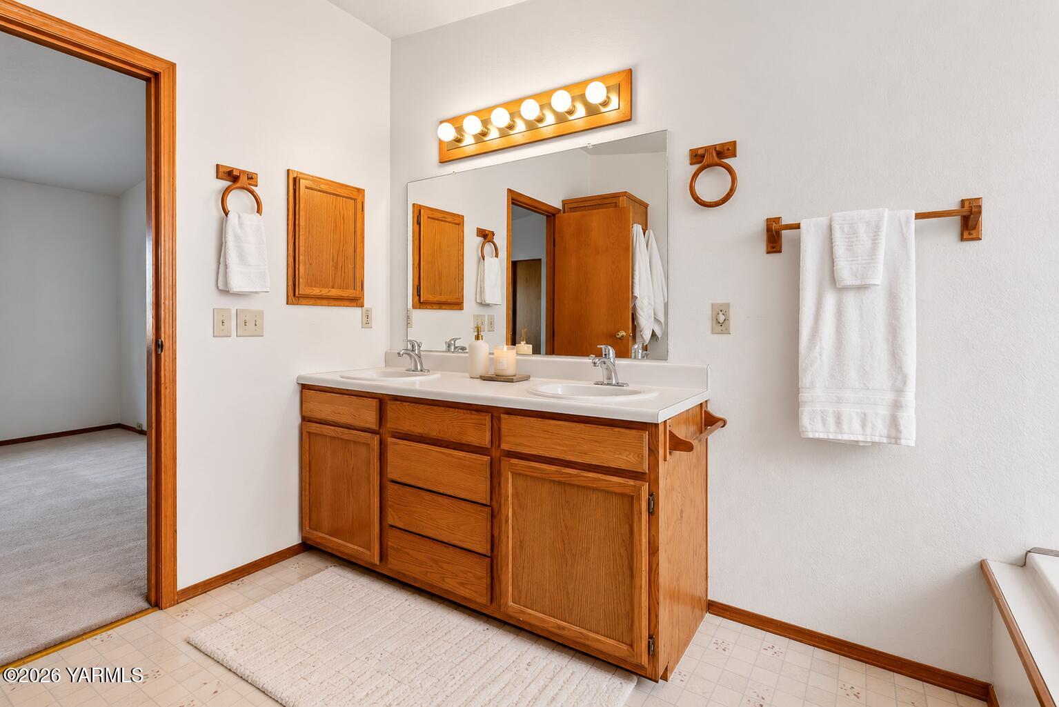 3701 Gun Club Road, Unit 88 Yakima, WA 98901 - Photo 21 of 34 0019Primary dual sink vanity