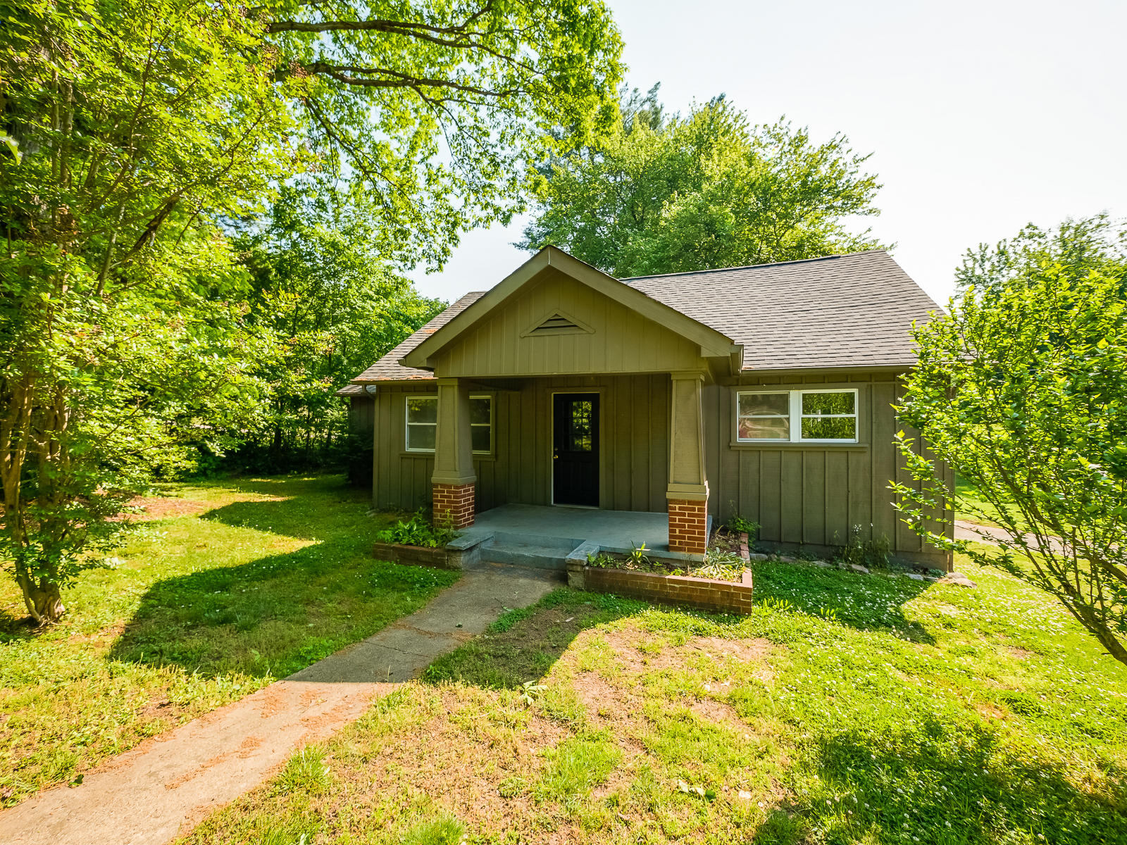 93 Middle Road Lookout Mountain, GA 30750 - Photo 1 of 24 Front View.
