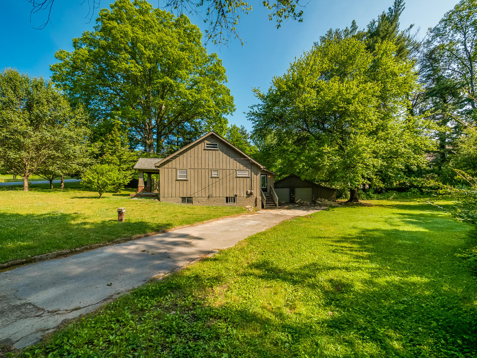 93 Middle Road Lookout Mountain, GA 30750 - Photo 16 of 24 Many New Updates!