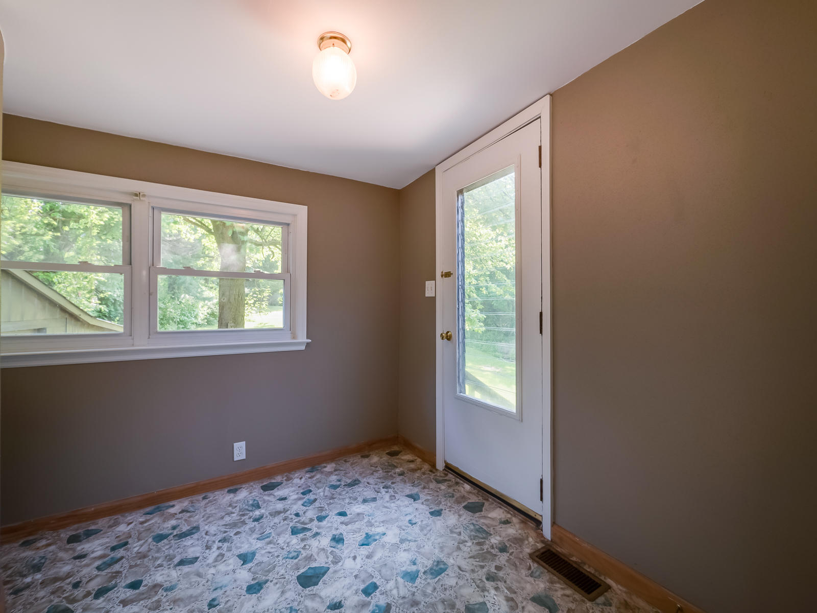 93 Middle Road Lookout Mountain, GA 30750 - Photo 19 of 24 Mud Room.