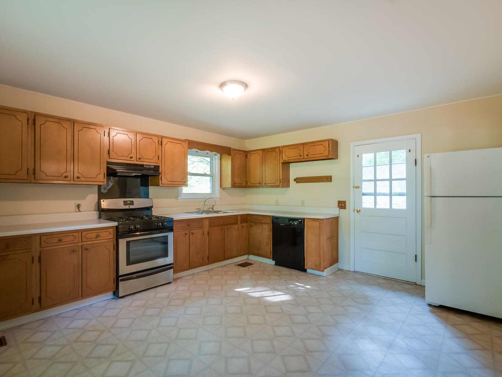 93 Middle Road Lookout Mountain, GA 30750 - Photo 3 of 24 Kitchen.