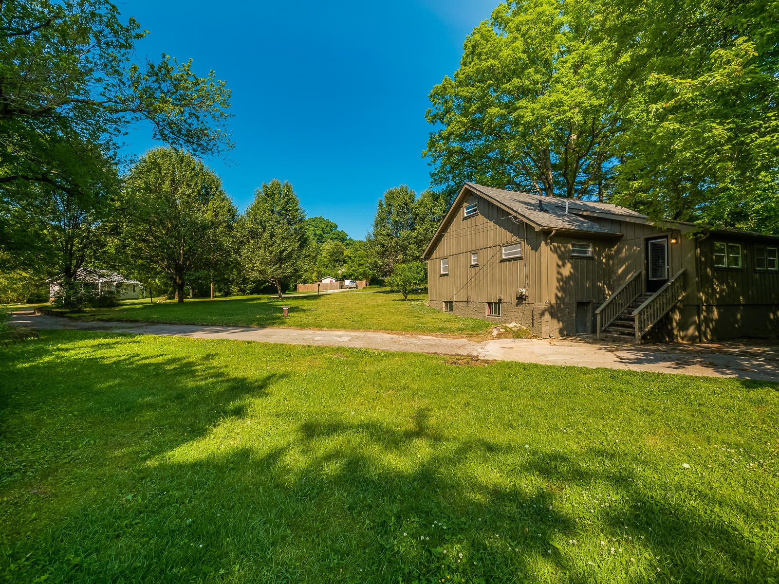 93 Middle Road Lookout Mountain, GA 30750 - Photo 23 of 24 Side View.