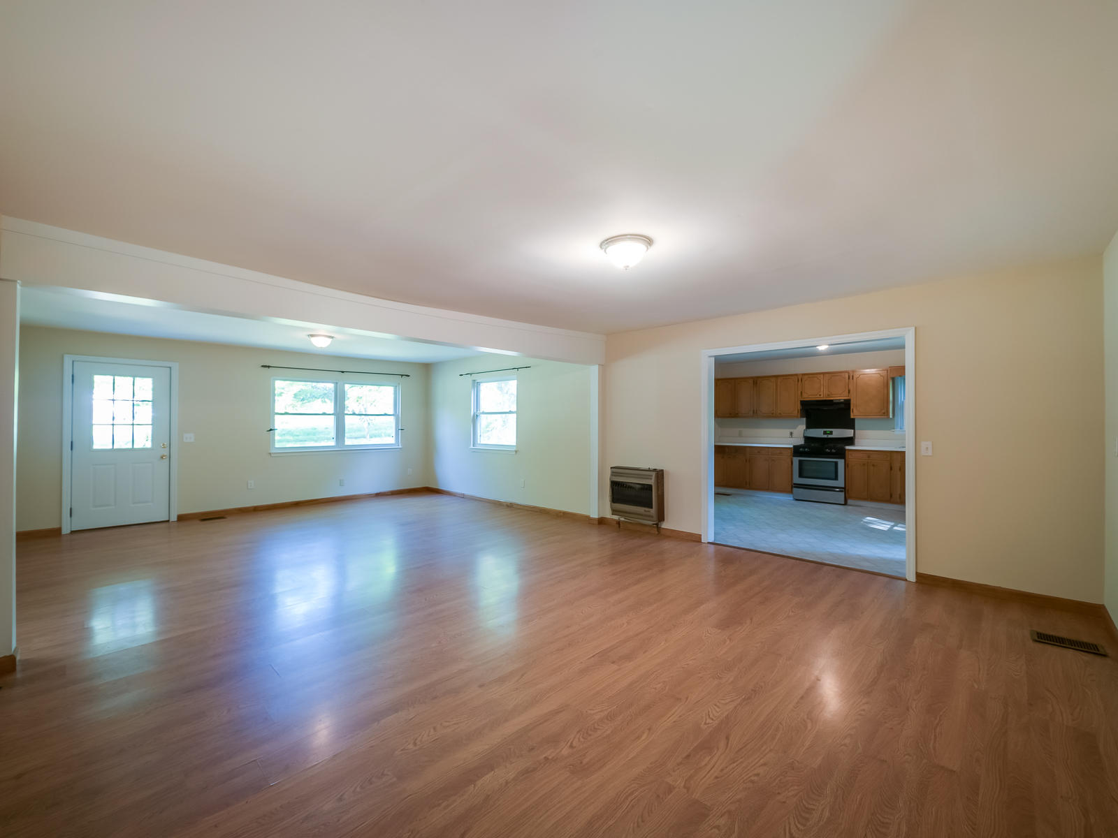 93 Middle Road Lookout Mountain, GA 30750 - Photo 4 of 24 Spacious Living and Dining.