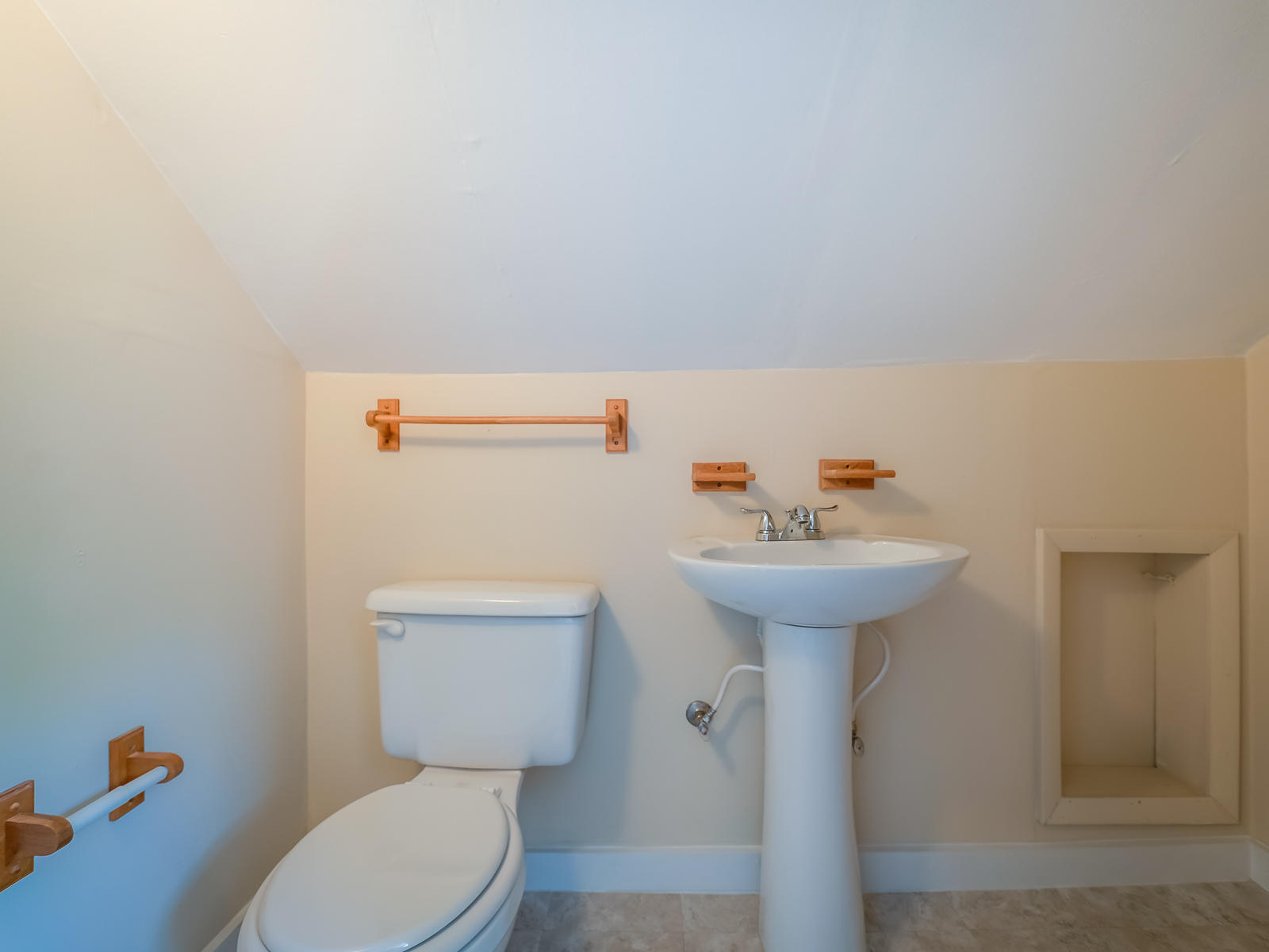 93 Middle Road Lookout Mountain, GA 30750 - Photo 8 of 24 Upper Level Half Bath.