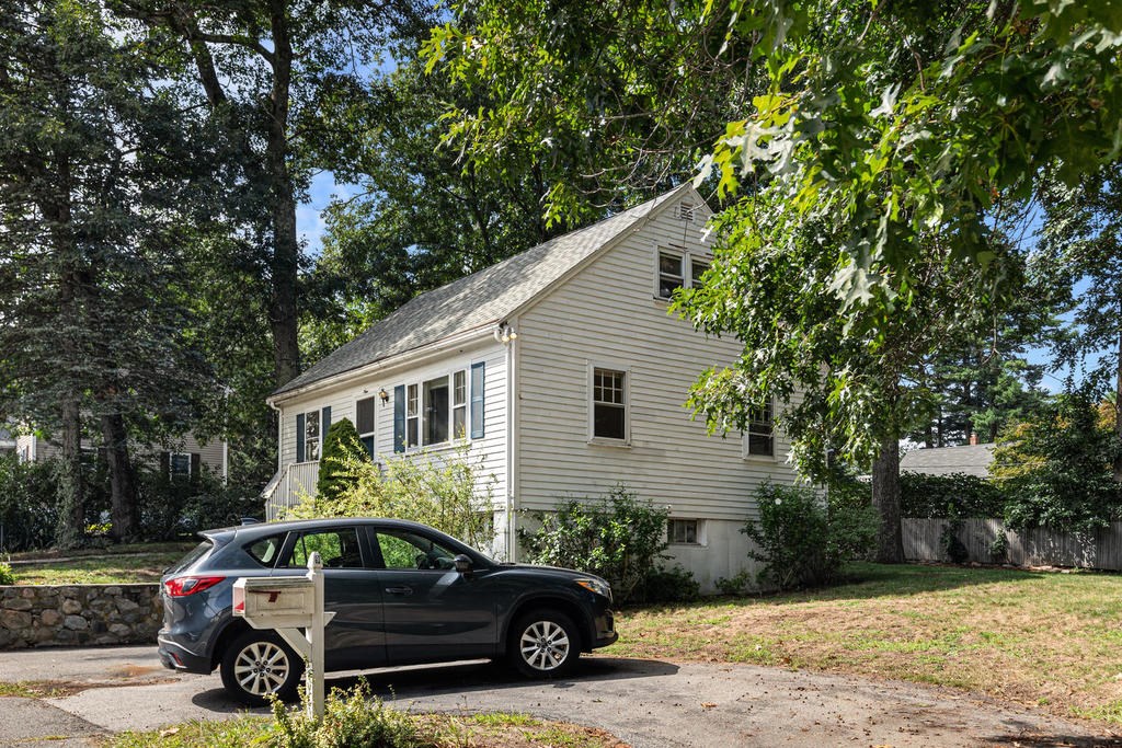 9 Burroughs Road North Reading, MA 01864 - Photo 2 of 29 Gallery Image 2