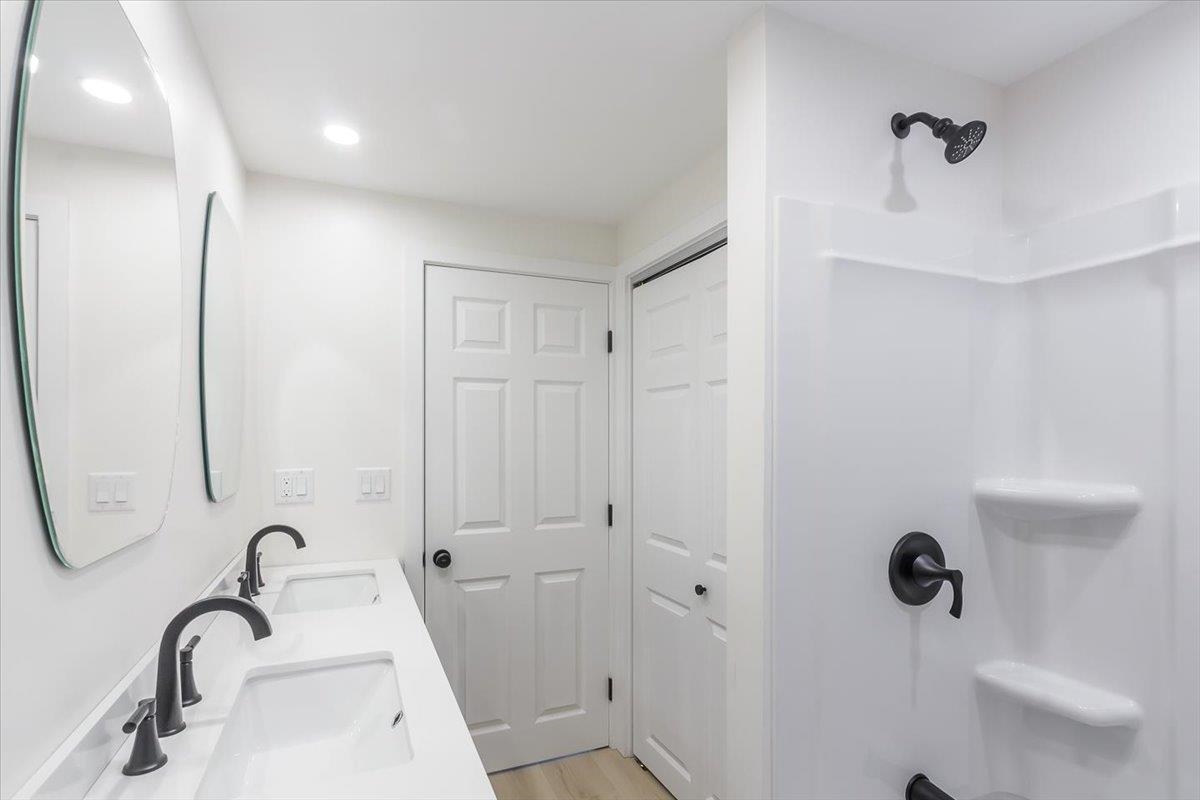 7 Ermer Road Derry, NH 03038 - Photo 22 of 55