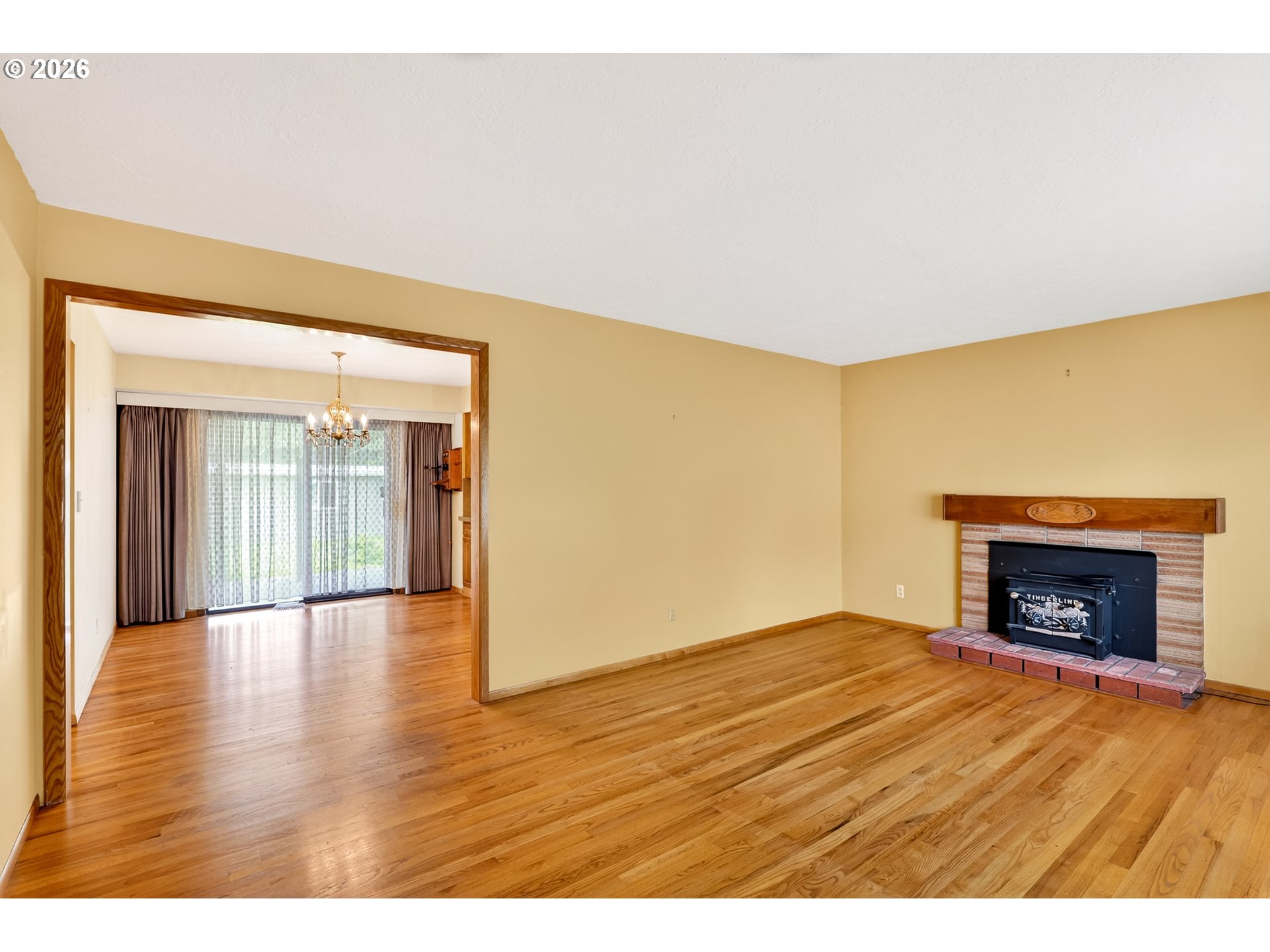2012 Southeast 185th Avenue Portland, OR 97233 - Photo 5 of 27 Living Room/Dining Room