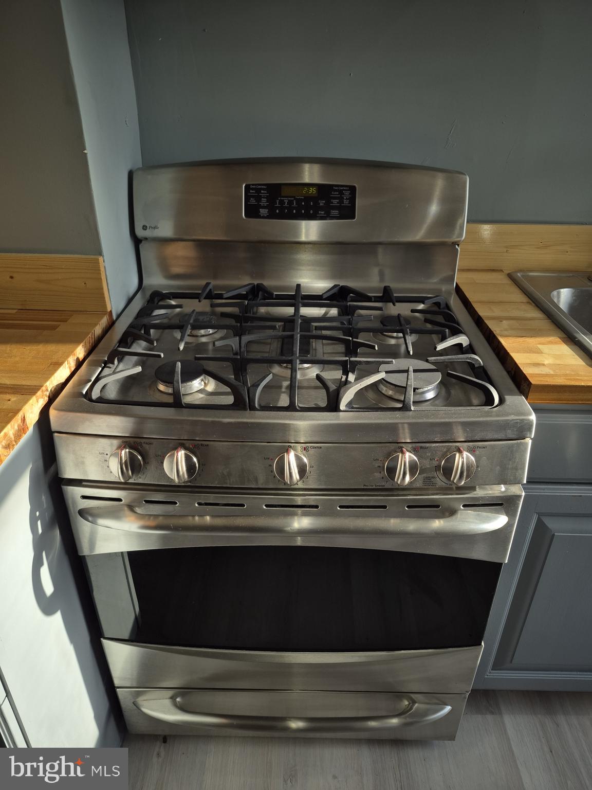 2518 McCulloh Street Baltimore, MD 21217 - Photo 16 of 50 5 Burner Gas Stove