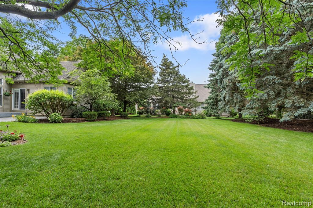 4030 Pebble Ridge Court Fenton, MI 48430 - Photo 8 of 36