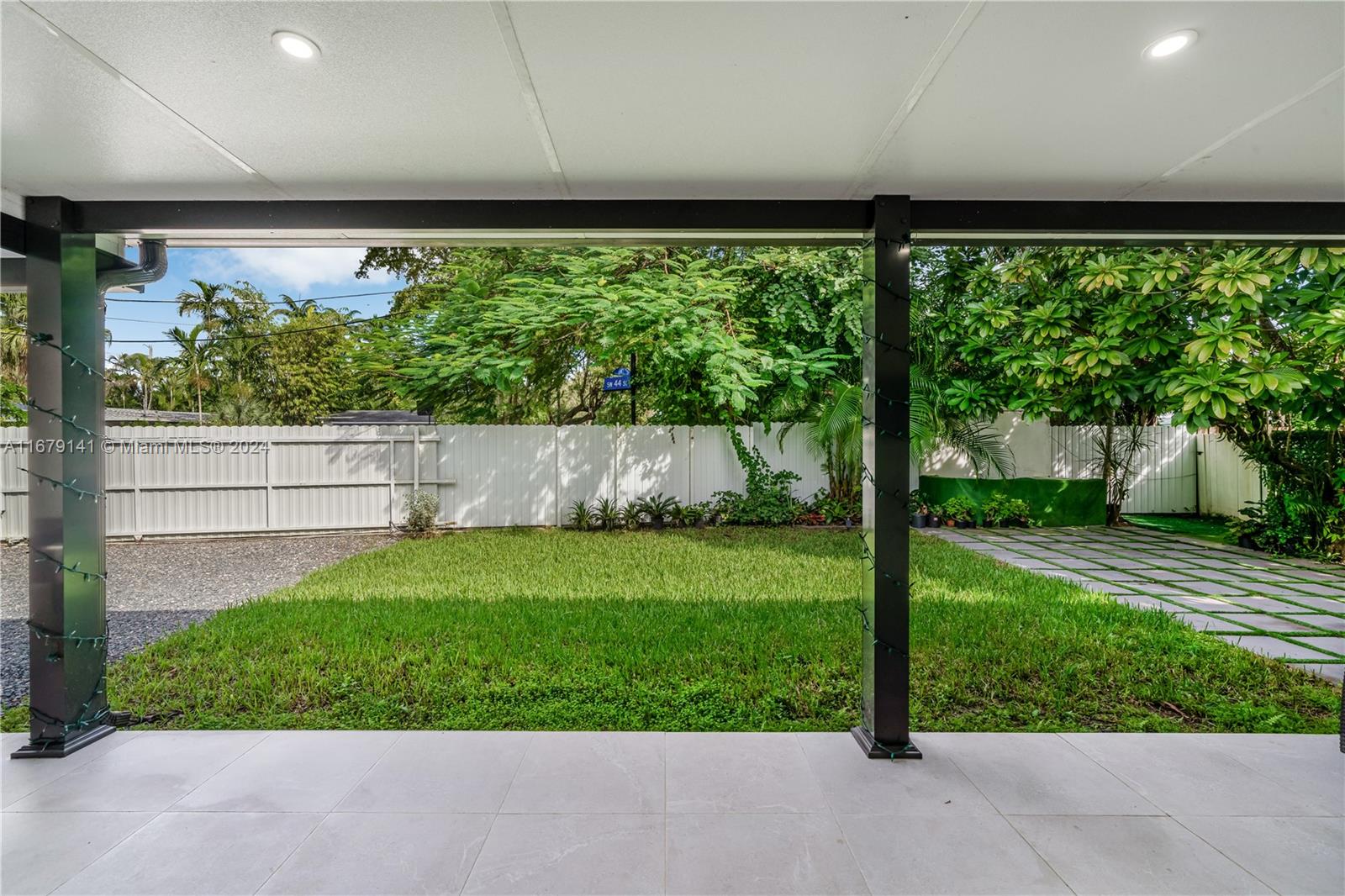 6101 Southwest 44th Terrace Miami, FL 33155 - Photo 19 of 24 a view of a back yard from a big room